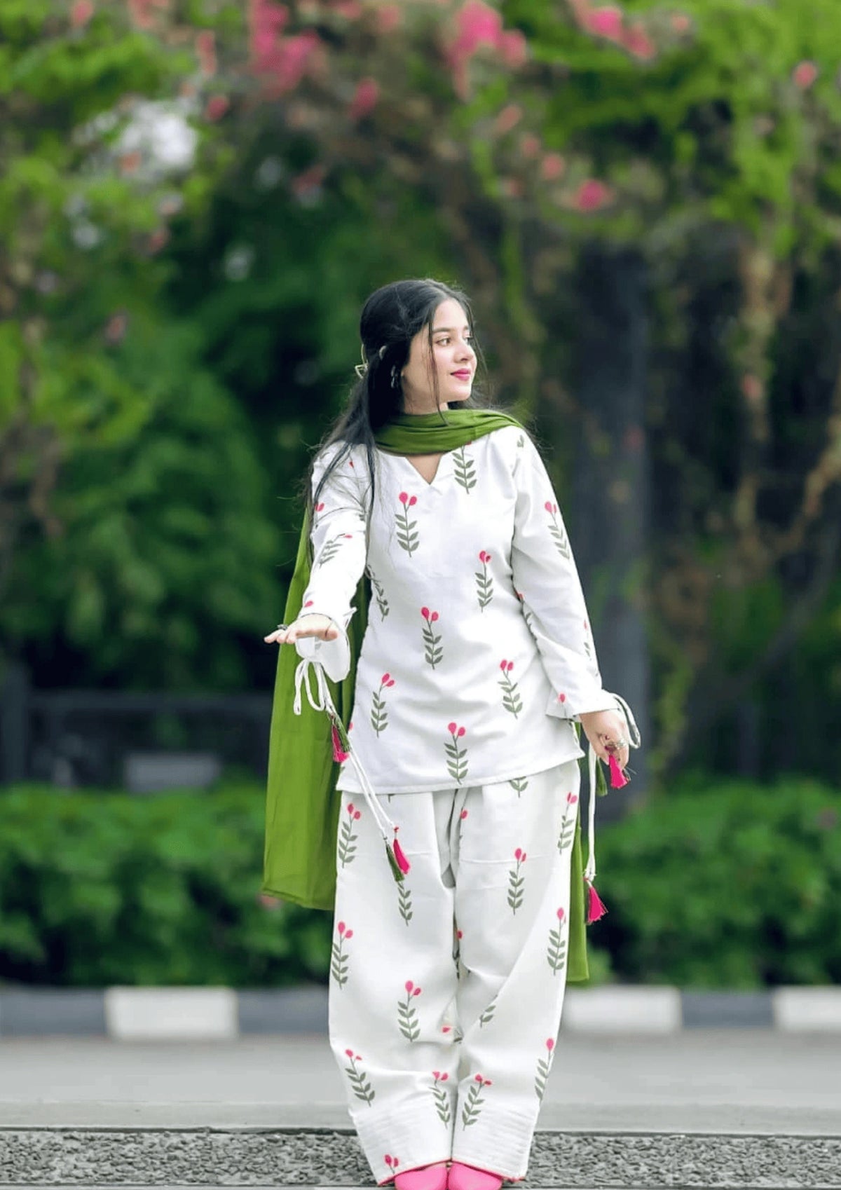 Elegant White Cotton Floral Kurta Pant Set for Women