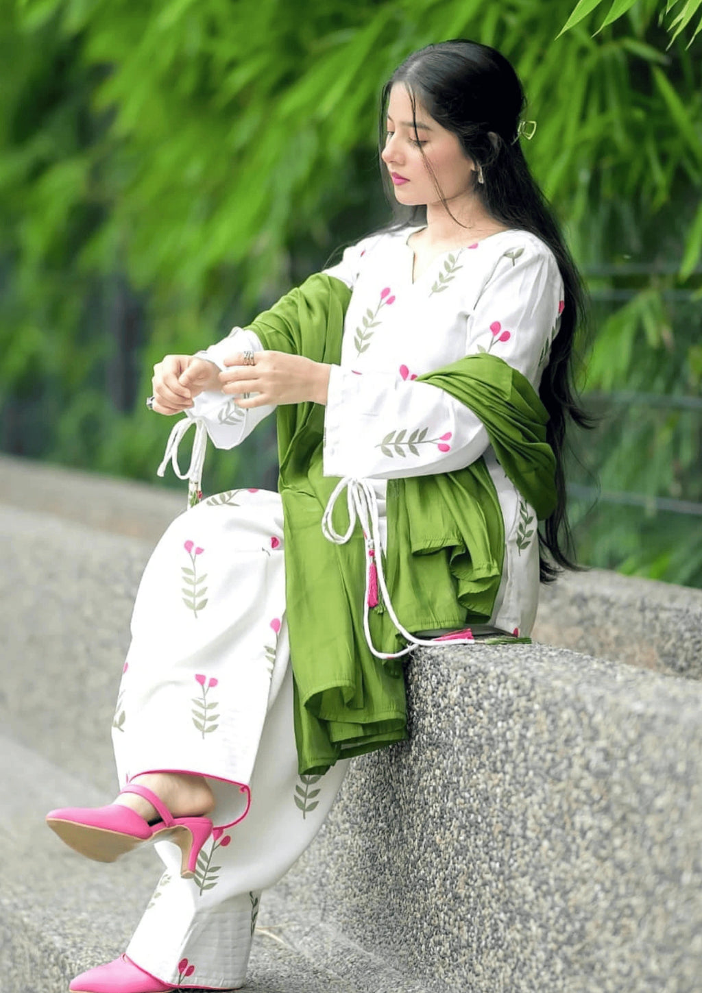 Elegant White Cotton Floral Kurta Pant Set for Women