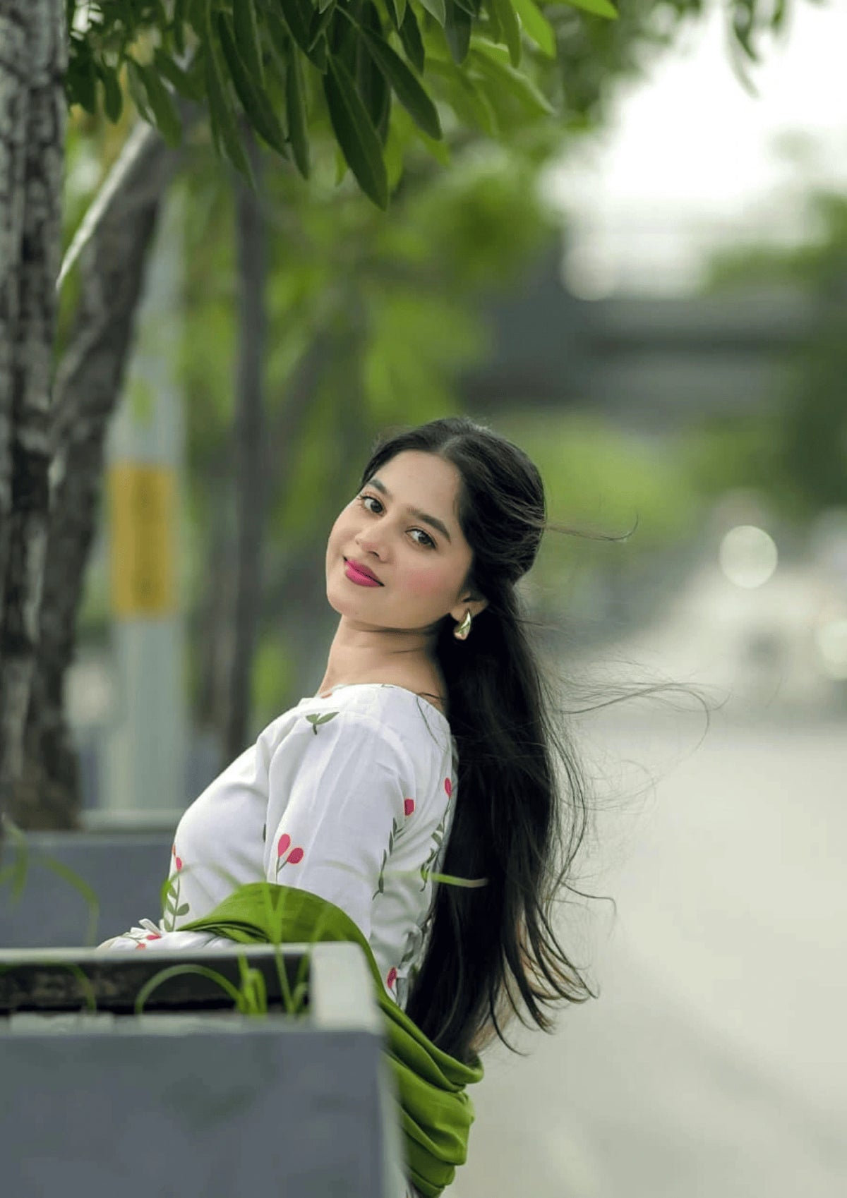 Elegant White Cotton Floral Kurta Pant Set for Women