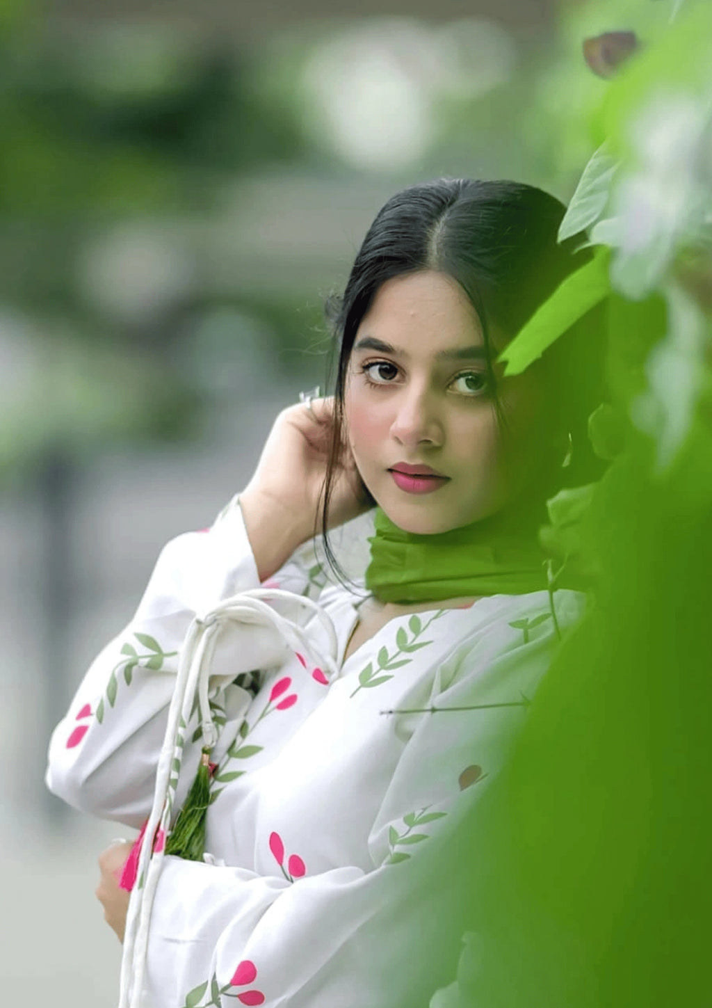 Elegant White Cotton Floral Kurta Pant Set for Women